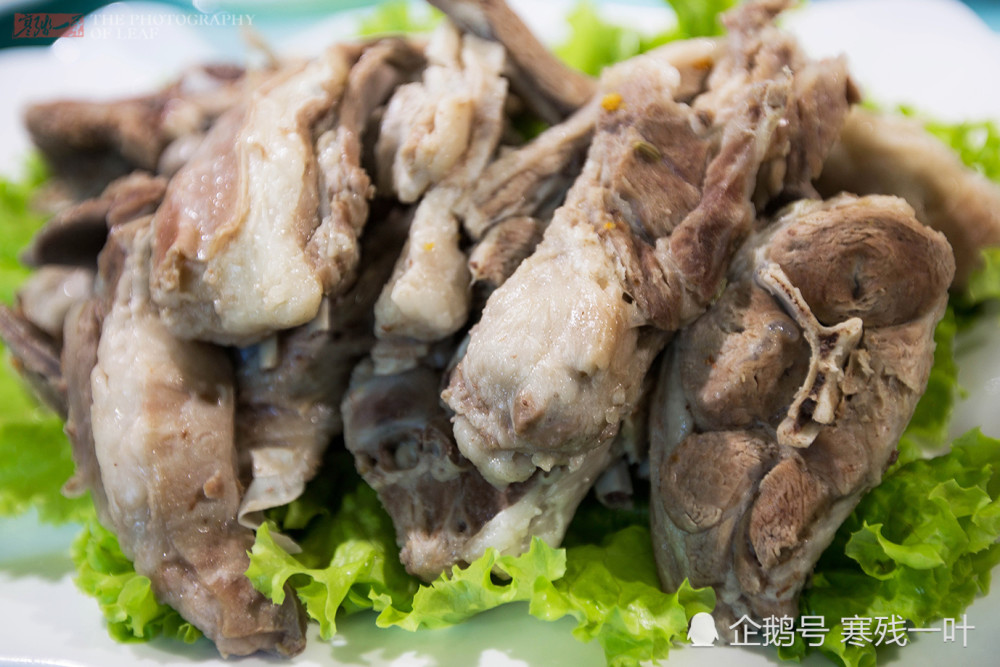 周末郊游还能这么玩,水煮羊肉,烤羊肉大块吃,真羡慕内蒙古人