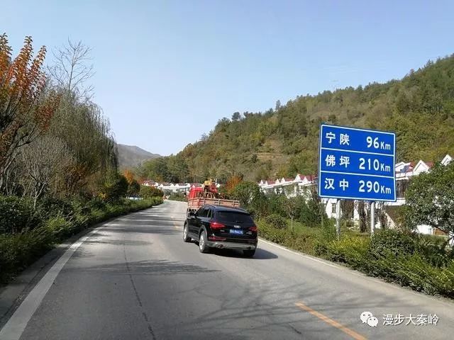 古道路连通了g345国道,连通着陕南三市 五四百年,奋斗如一 复兴路上