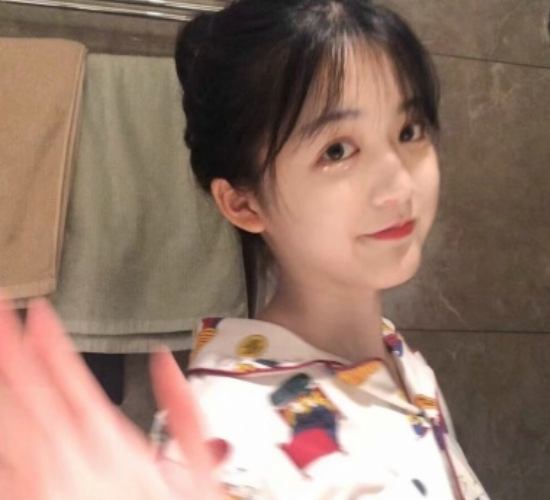 vip·超火·甜美女生头像:爱一个人容易,去忘了一个人