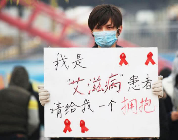 染艾滋病只需0.1秒,高中生尽量少去这"3个禁地",否则病魔"叫嚣"