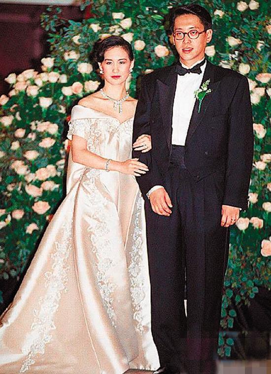 风流的许晋亨:一婚娶赌王女儿,却情定李嘉欣,还恋过