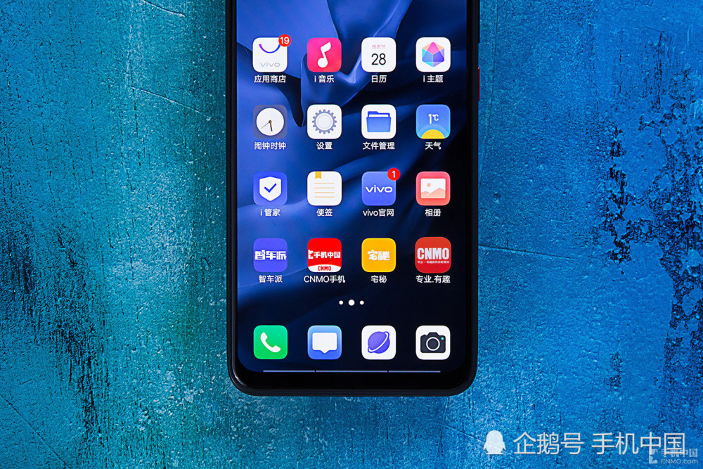 3200万高清自拍vivo y9s图赏:"几何美学"下的刚柔并济