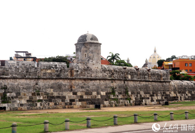 卡塔赫纳(cartagena)是南美洲西北部国家哥伦比亚的重要港口与要塞,是