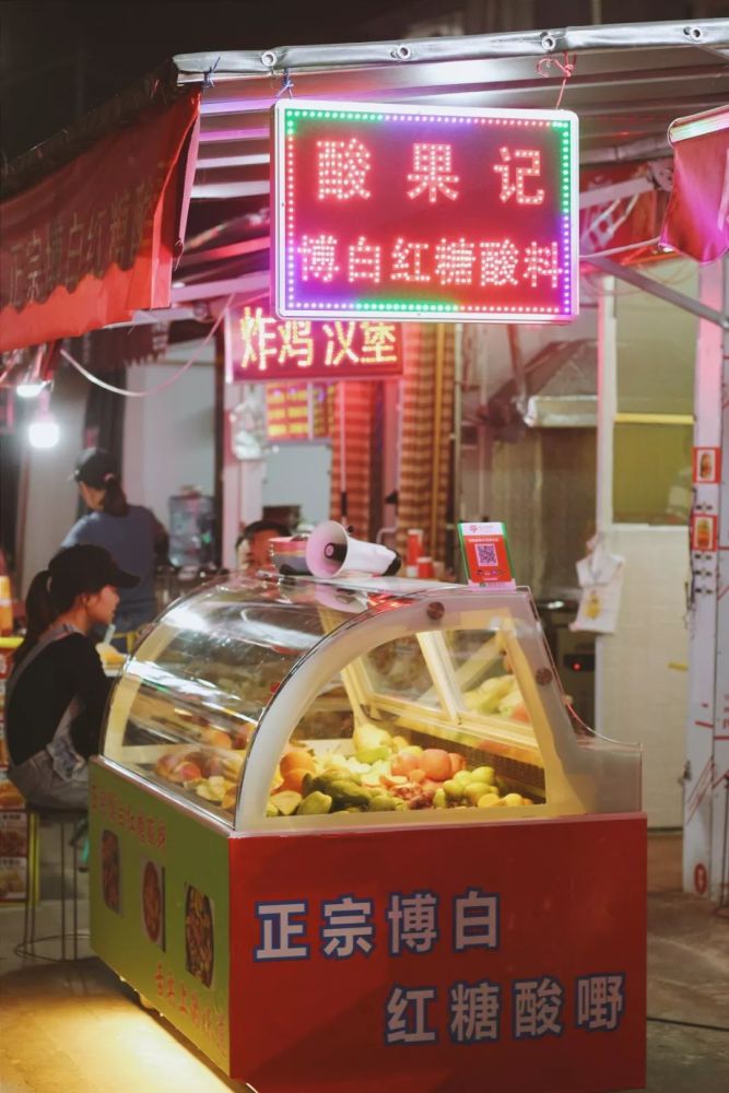 拌好的酸嘢十分爽口入味,招牌的"网红"字样确实名不虚传.