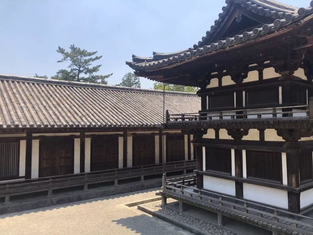 唐招提寺建于公元8世纪中叶,是日本遗存的奈良时代建筑群. 石磊 摄