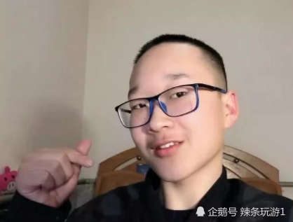 网红"第一骚年"郭乐乐,14岁坐拥百万粉丝遭封杀,现在过得怎样