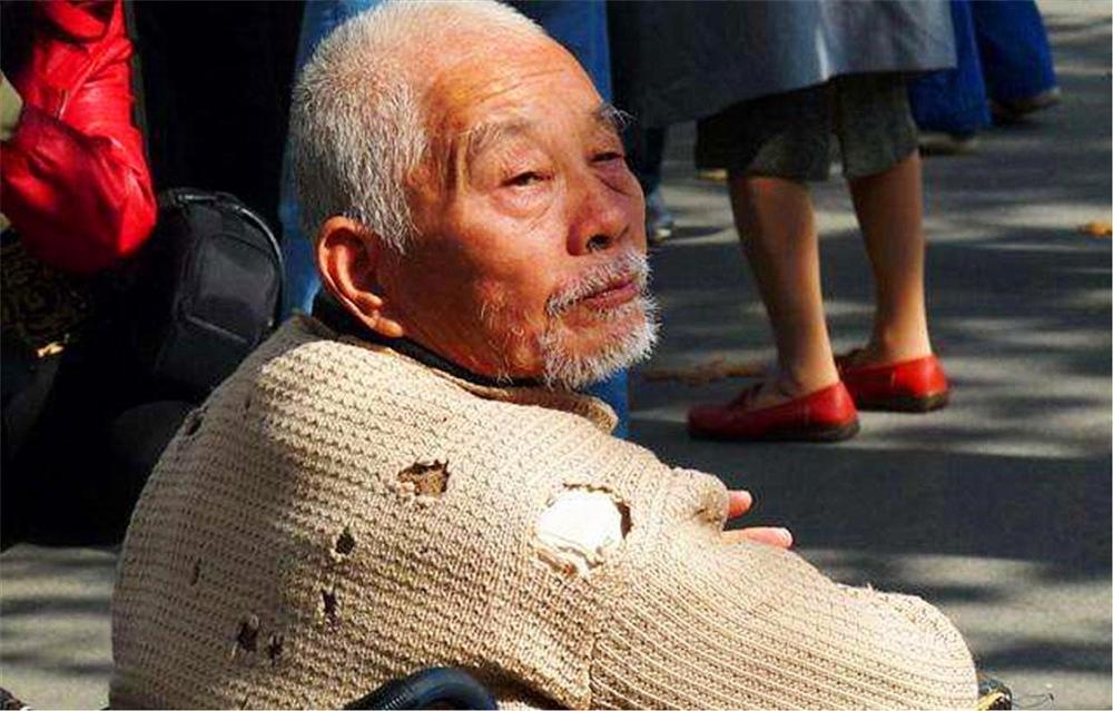 人到晚年才恍然大悟,无论生多少个子女,最孝顺自己的总是这一个