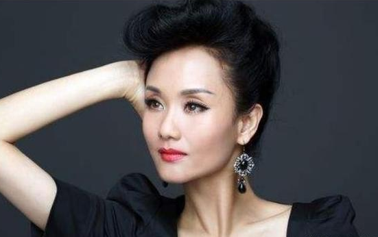 "儿子"是一线明星,女儿是奥运冠军,大家还记得李颖吗?