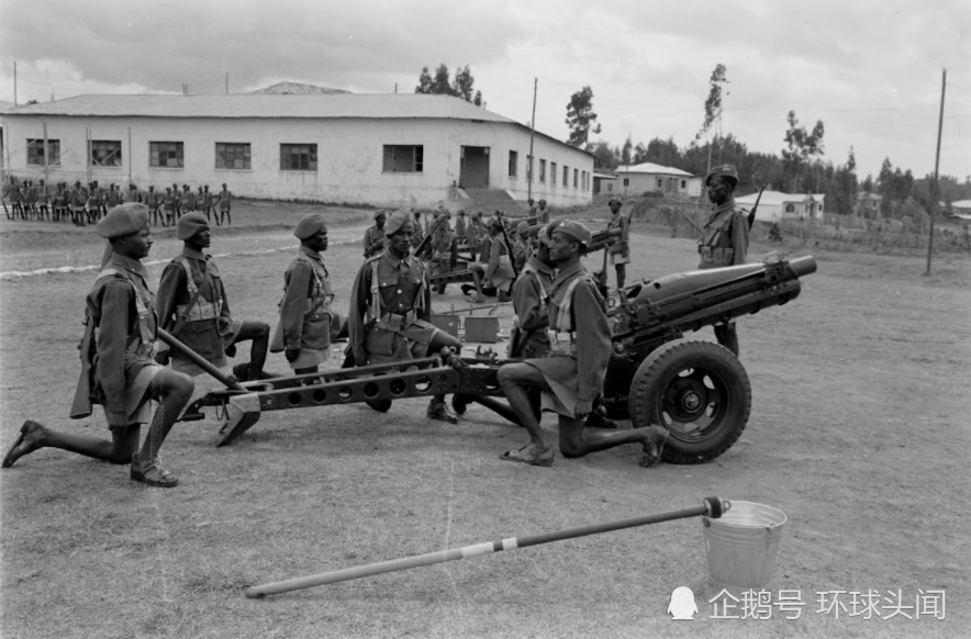 1955年埃塞俄比亚炮兵操作美国山炮,国民党军也曾大量