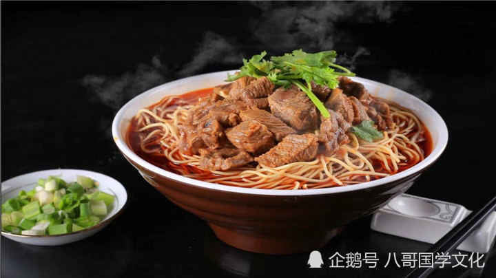 家常美食:一碗香浓的牛肉面,让你的冬季不再寒冷,这样搭配香料一次就