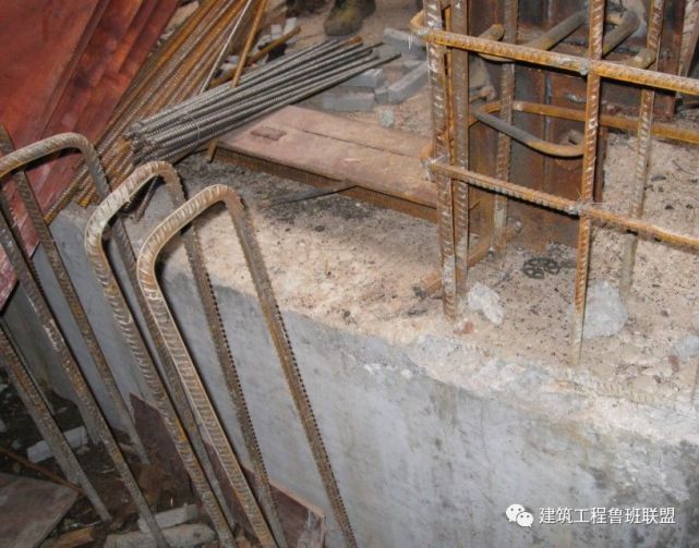 5,人防门槛钢筋的设置要求封堵两侧墙垛定位与上部梁边,下部沟槽边平