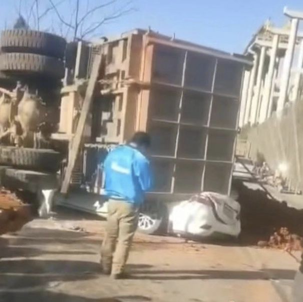 广州一名小学生从学校回到家里后精神失常,大小便失禁,第二天妈妈来到