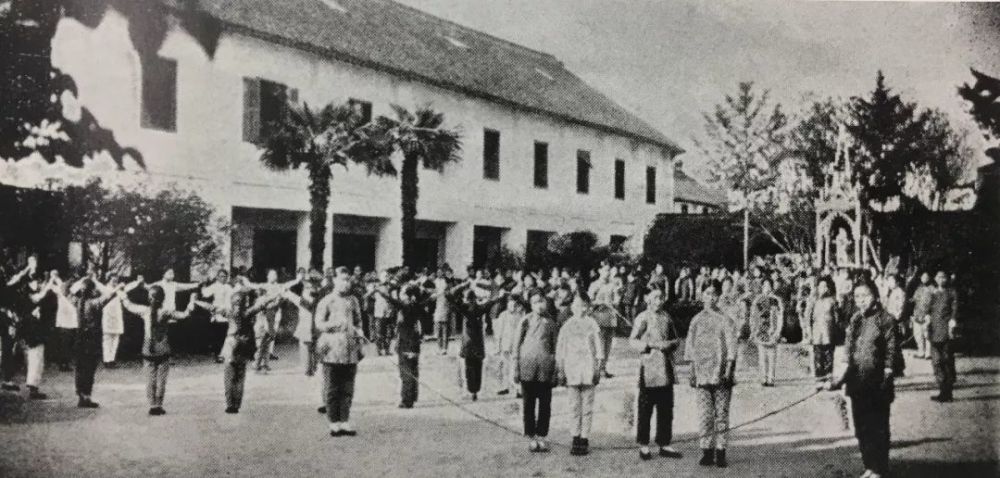 既能学中西文化,也能学女红手艺,徐家汇崇德女校曾闻名全中国