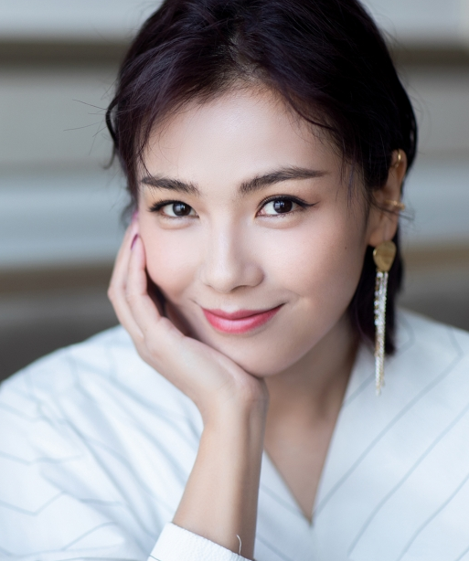刘涛时尚美照,女人味十足,尽显优雅成熟的女性魅力