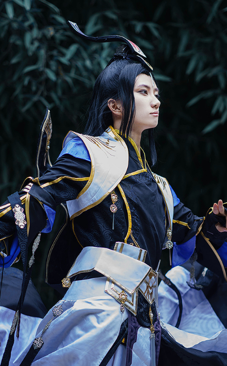 cosplay《剑网3》秦风道长,古风装扮十分帅气