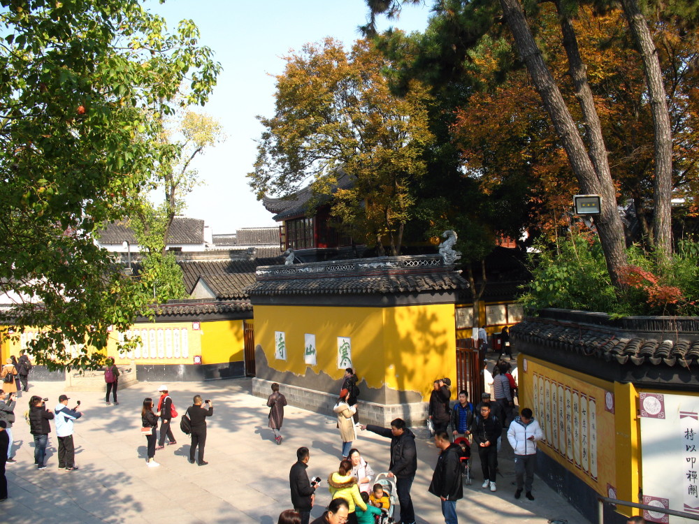 但也有一个遗憾,就是同在枫桥景区范围里的寒山寺,却不在免费之内.