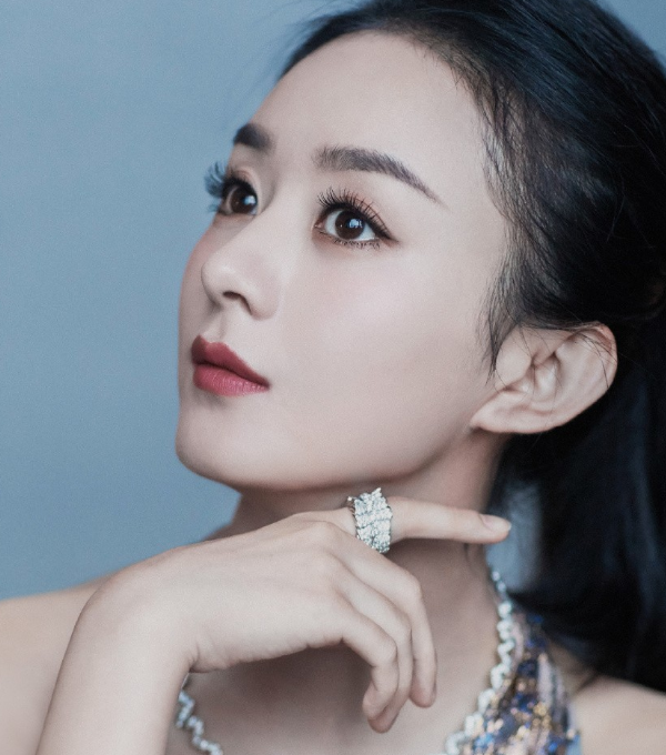 唯美高清壁纸赵丽颖露背长裙时尚个性优雅自如