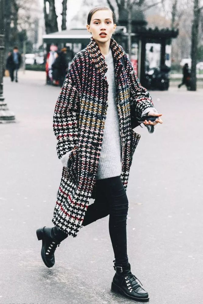 蓝外红内衣服