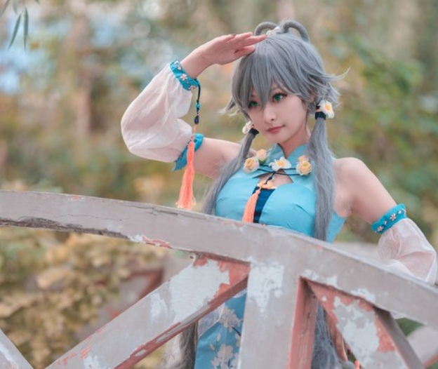 cosplay洛天依,喜欢撑伞的美丽小姑娘