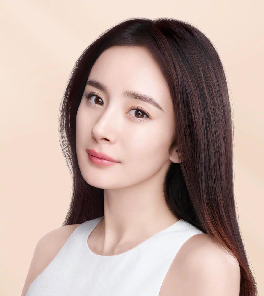 "带货女王"杨幂涂雅诗兰黛333号口红,少女秒变御姐,气场全开