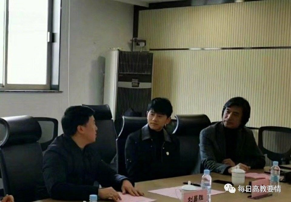 张杰,毕业于四川师范大学,个人也是比较励志.