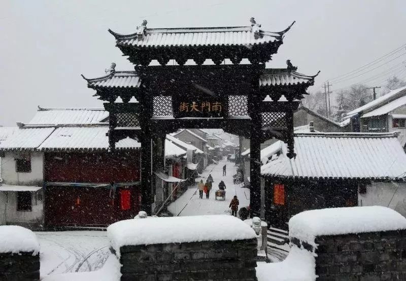 北门大街北门大街曾是高邮城北门外繁华的历史文化街区.