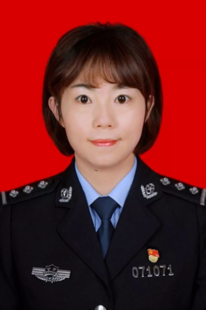 分局出入境管理大队民警四级警长,2011年参加公安工作,一级警司警衔