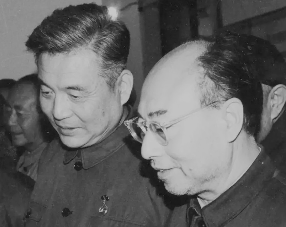 1965年9月,于敏带领小组去往上海研究所,在那里,于敏发现了解决氢弹