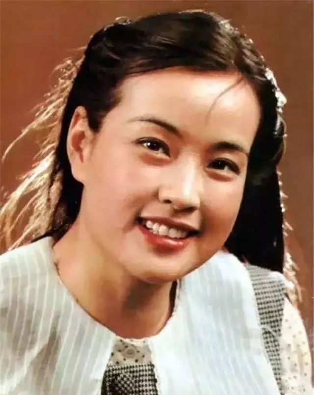 电视剧《唐明皇》中扮演杨贵妃获1991年大众电视"金鹰奖"最佳女主角奖