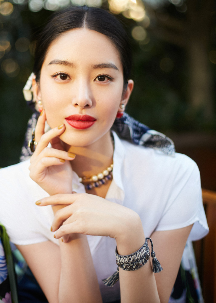 杨采钰《只有芸知道》超前观影化身同声传译 为角色"英语降级"演技获