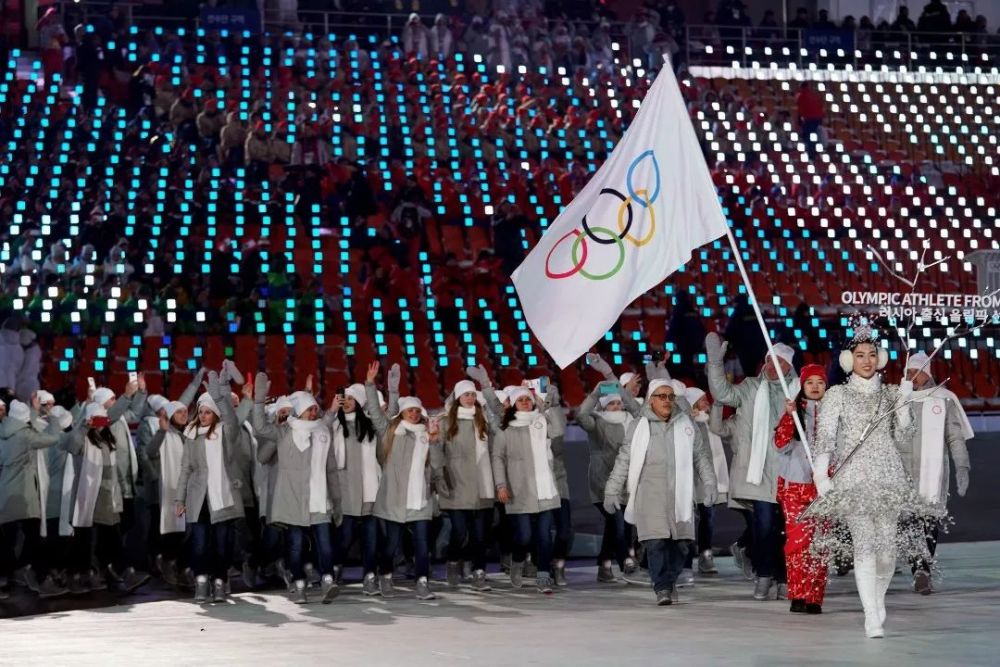 平昌冬奥会上俄罗斯运动员举五环旗.