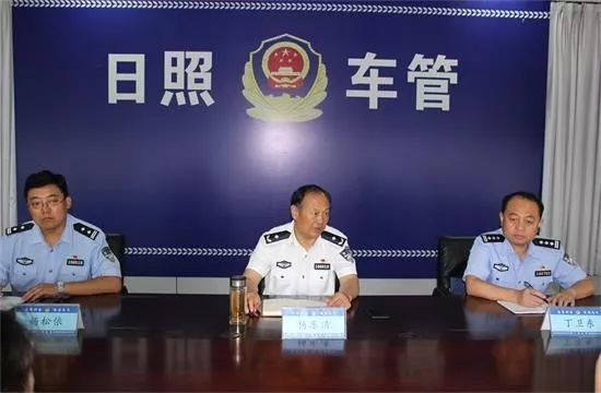 市局党委委员,交警支队长杨乐清多次到车管所和考场建设现场调研督导.