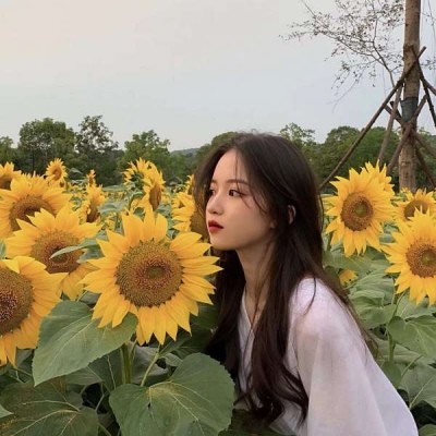 ins超火"花丛中"女生头像:余生不长,请和有温度的人在一起!