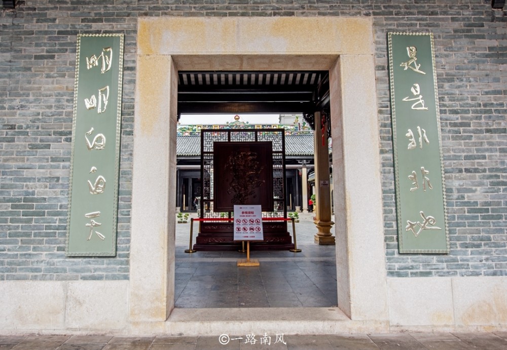 南宁城隍庙始建于北宋时期,原来是苏忠勇祠,里面供奉的是一个福建人.