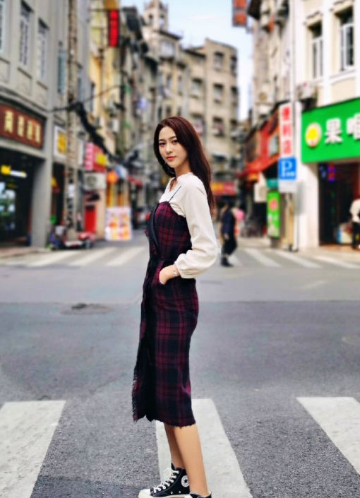 人气女星张梦茹,时尚靓丽的写真,尽显魅力