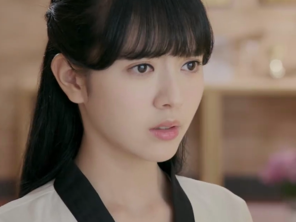 还记得《旋风少女》曲光雅吗?染回金发,原来是童年女神