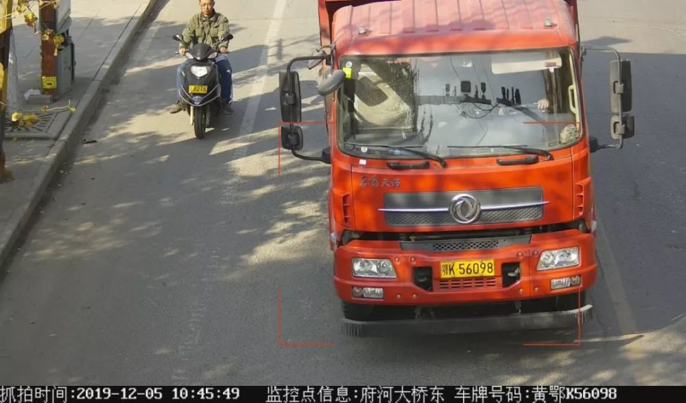 【曝光台】高清照片!这些货车闯禁行违法曝光