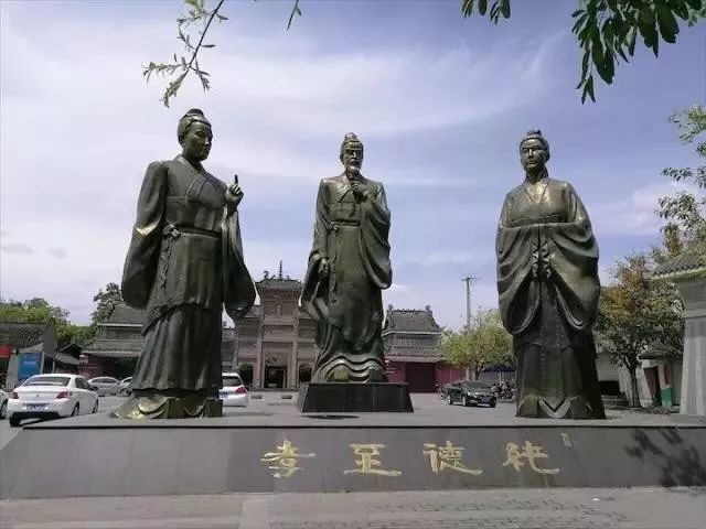 德孝城是为了旅游而兴建的.内有省级文物姜公坟.现牌坊为2002年重建.