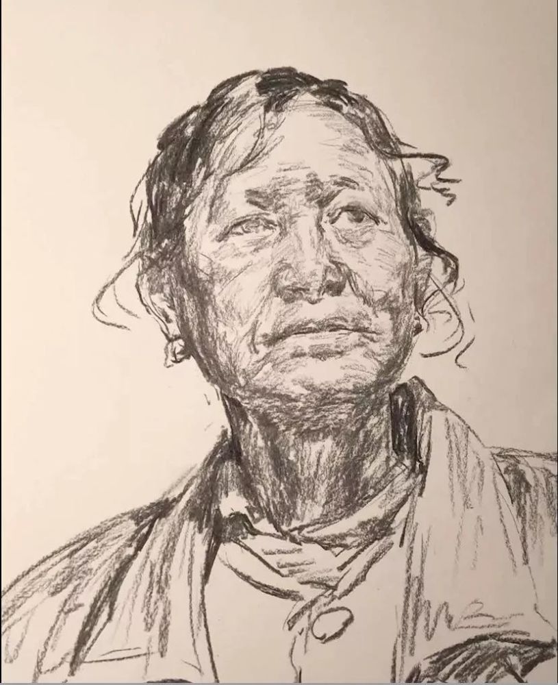 教你在女老年素描头像中处理细节与大局的关系