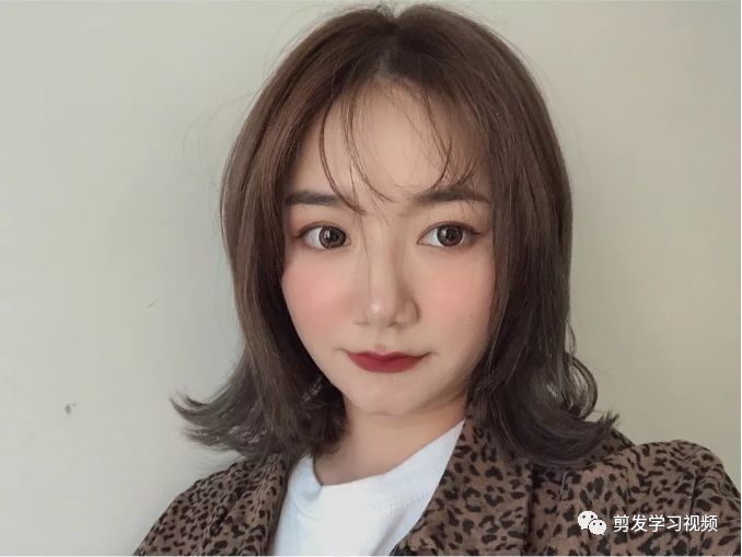 刘海都比较有层次感, 非常修饰脸型, 让你瞬间变成巴掌脸, 辛芷蕾的