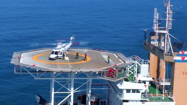 船头部位直升机平台