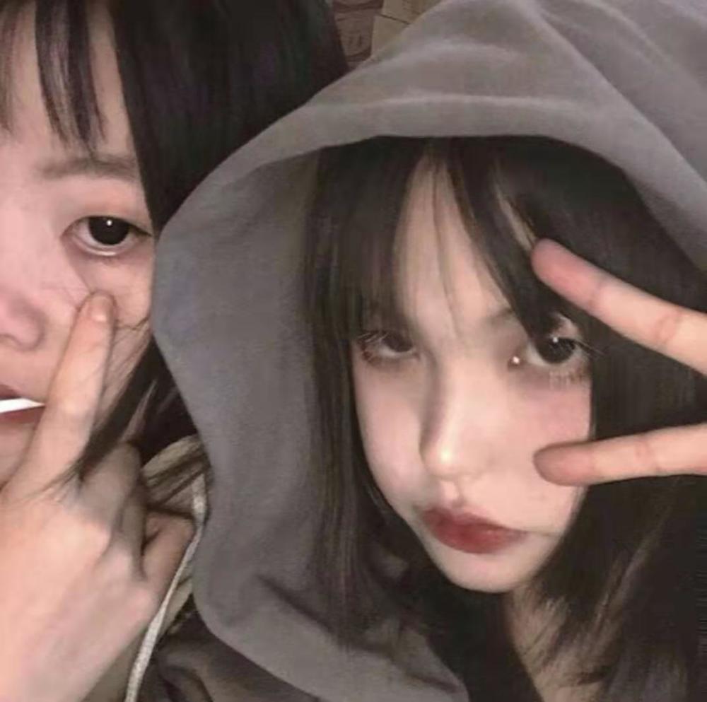 丧系·悲伤·女生头像:虽然一个人自由自在,但我更期待你的存在