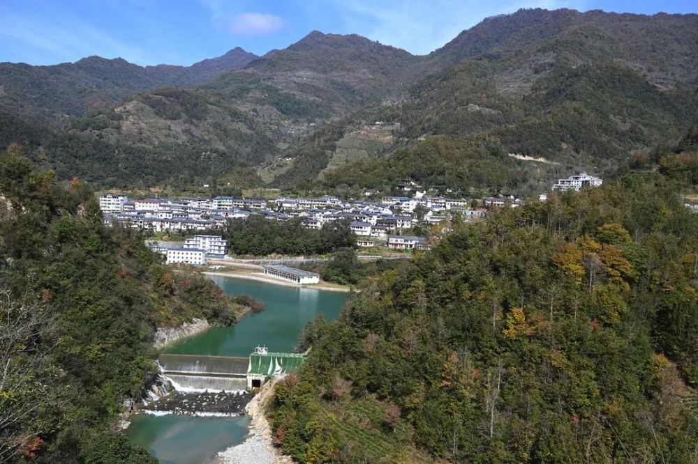 裕河客栈的食宿处赵钱坝村,是裕河镇政府所在地