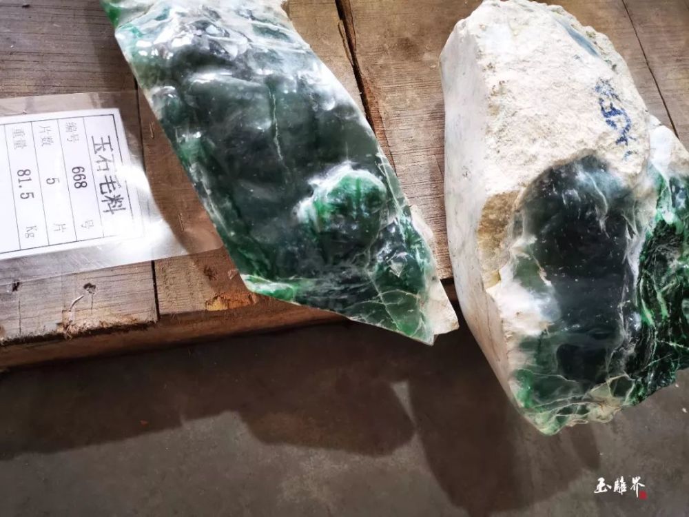 2019揭阳翡翠公盘:毛料精品云集,客商看料火热