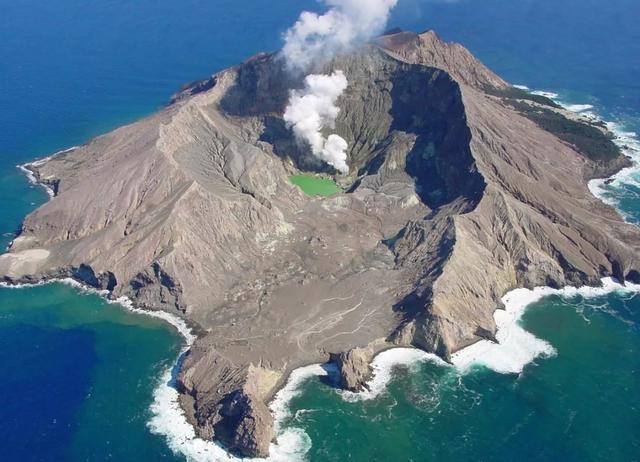 汤加火山喷发海啸波已到中国沿海_长白山火山能喷多远_海啸波传播