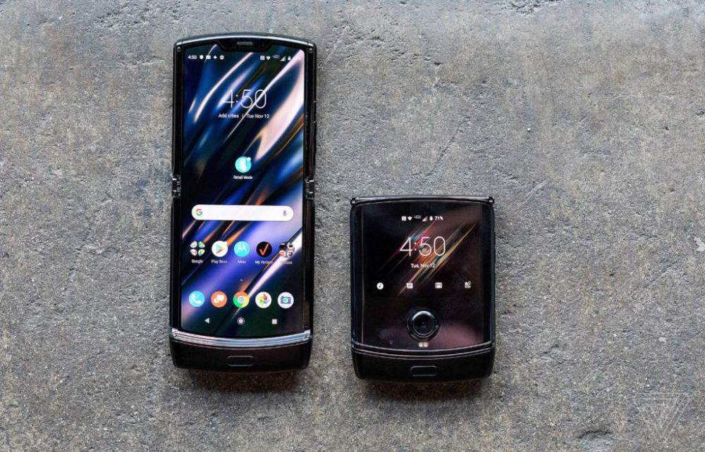 razr 2019这种翻盖式折叠方案,展开时的大小就和我们平常使用的手机没