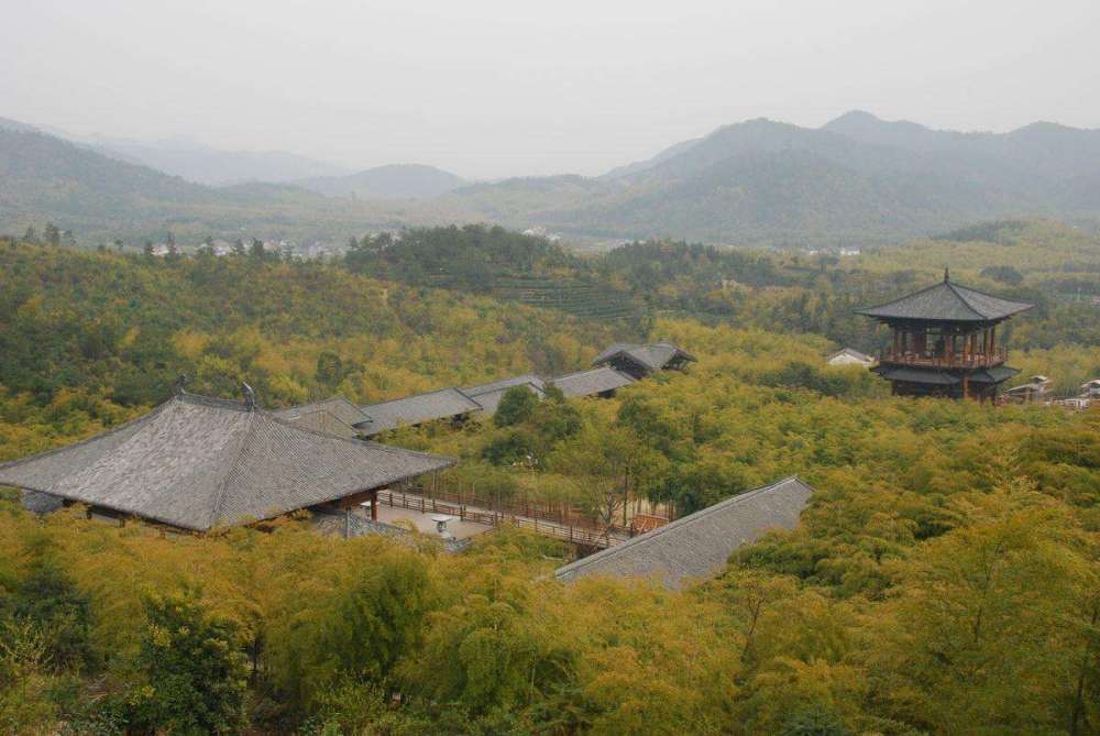 8,顾渚山茶园 顾渚山茶园位于长兴县水口乡,曾建有中国历史上第一座