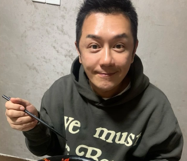 古装王子陈浩民整容后 素颜怼脸近照曝光 双眼皮太深