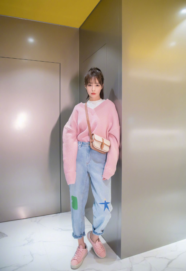 沈梦辰太爱针织衫了,粉色假两件可爱少女,绿色开衫款