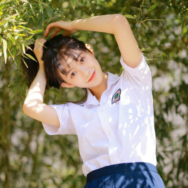 元气少女头像:原来真的有一个人,笑起来光辉盖过日月星辰